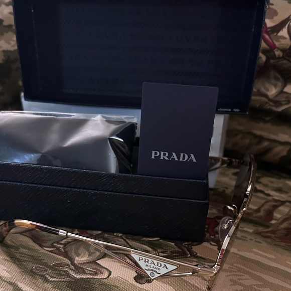 Prada sunglasses - Picture 6 of 13